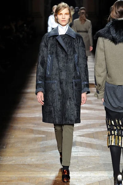 Look 17